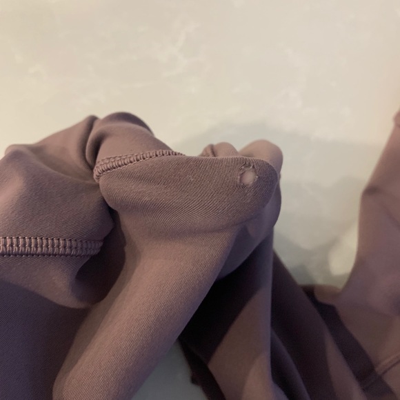 lululemon leggings - hole - Picture 4 of 4